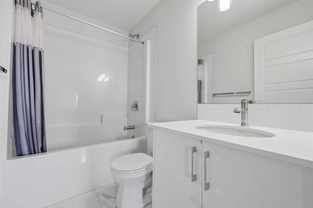 56 Evanscrest Manor NW