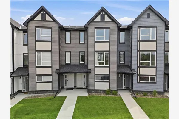56 Evanscrest Manor NW