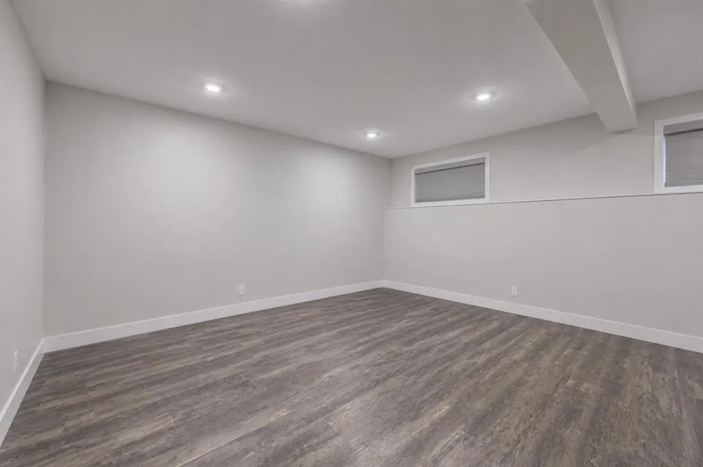 12 Vanson Close