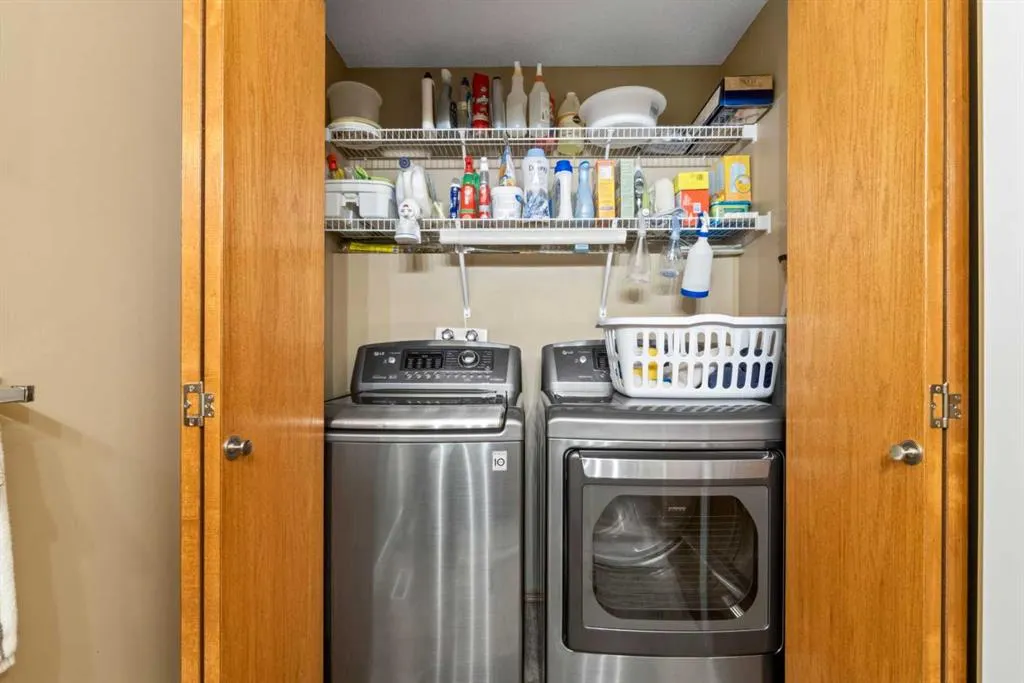 217 Douglas Glen Close SE