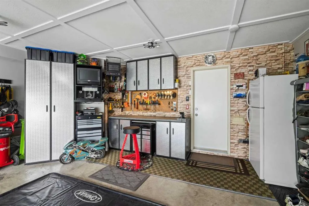 217 Douglas Glen Close SE