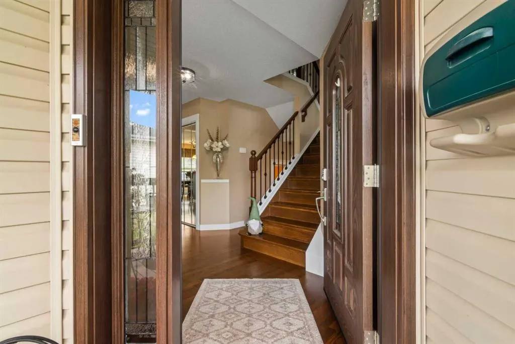 217 Douglas Glen Close SE