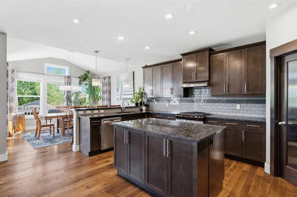11 MARQUIS Crescent SE