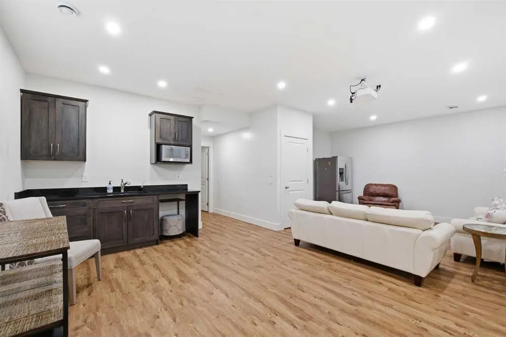 11 MARQUIS Crescent SE