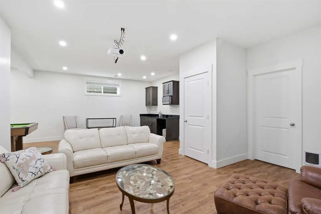 11 MARQUIS Crescent SE