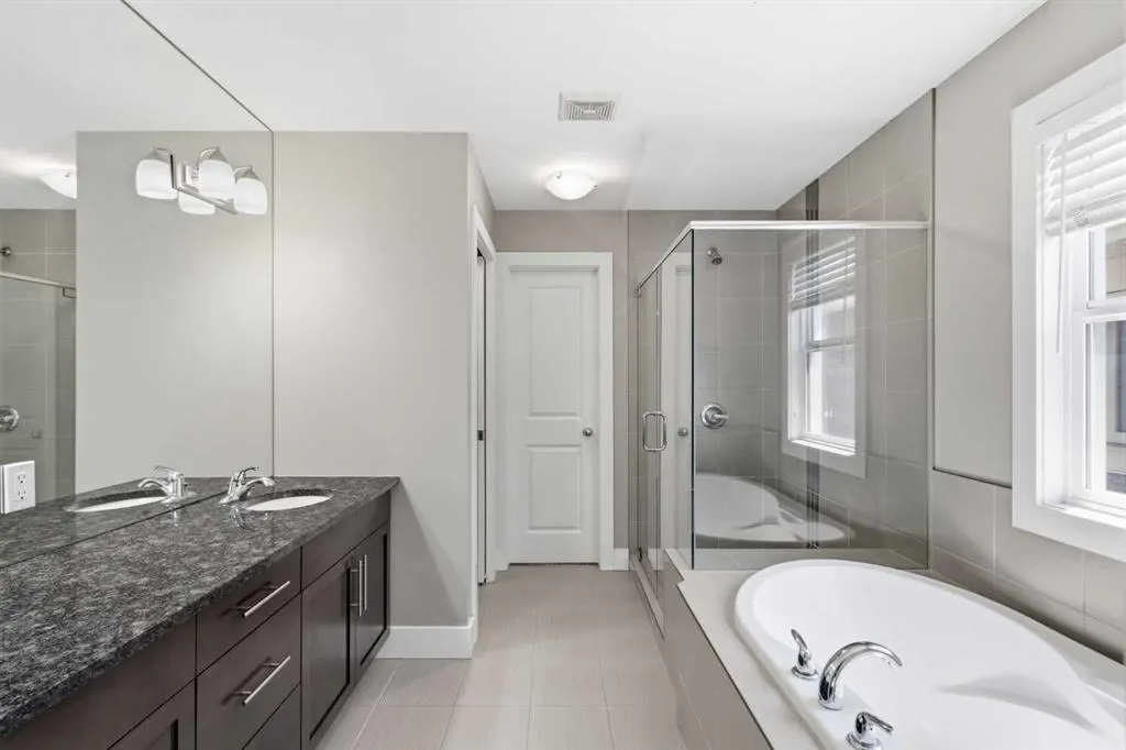 11 MARQUIS Crescent SE