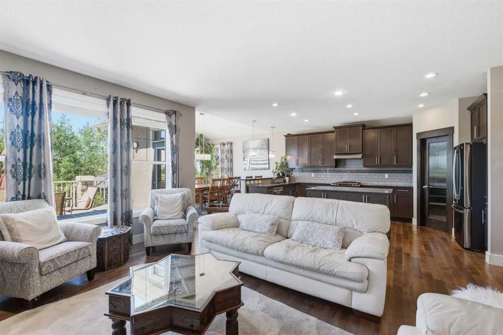 11 MARQUIS Crescent SE