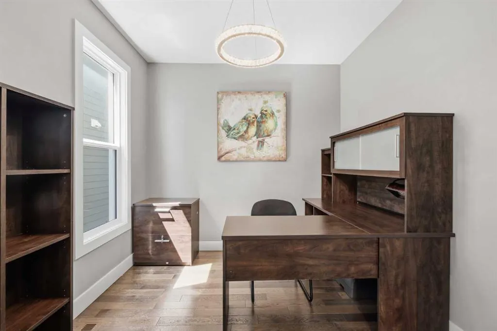 11 MARQUIS Crescent SE