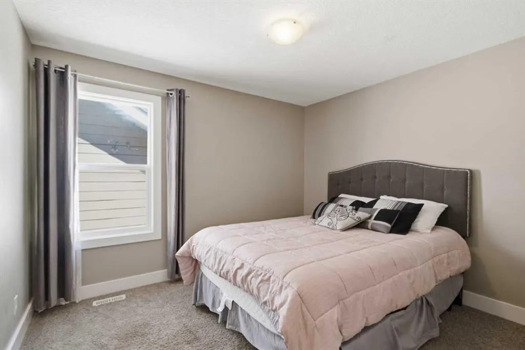 11 MARQUIS Crescent SE