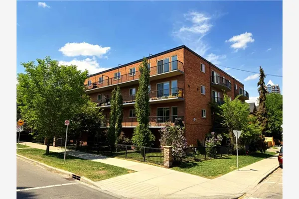 808 Royal Avenue SW
