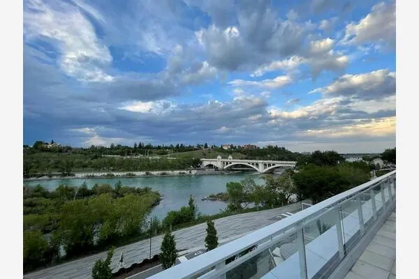 128 Waterfront Court SW