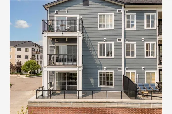 215 Legacy Boulevard SE