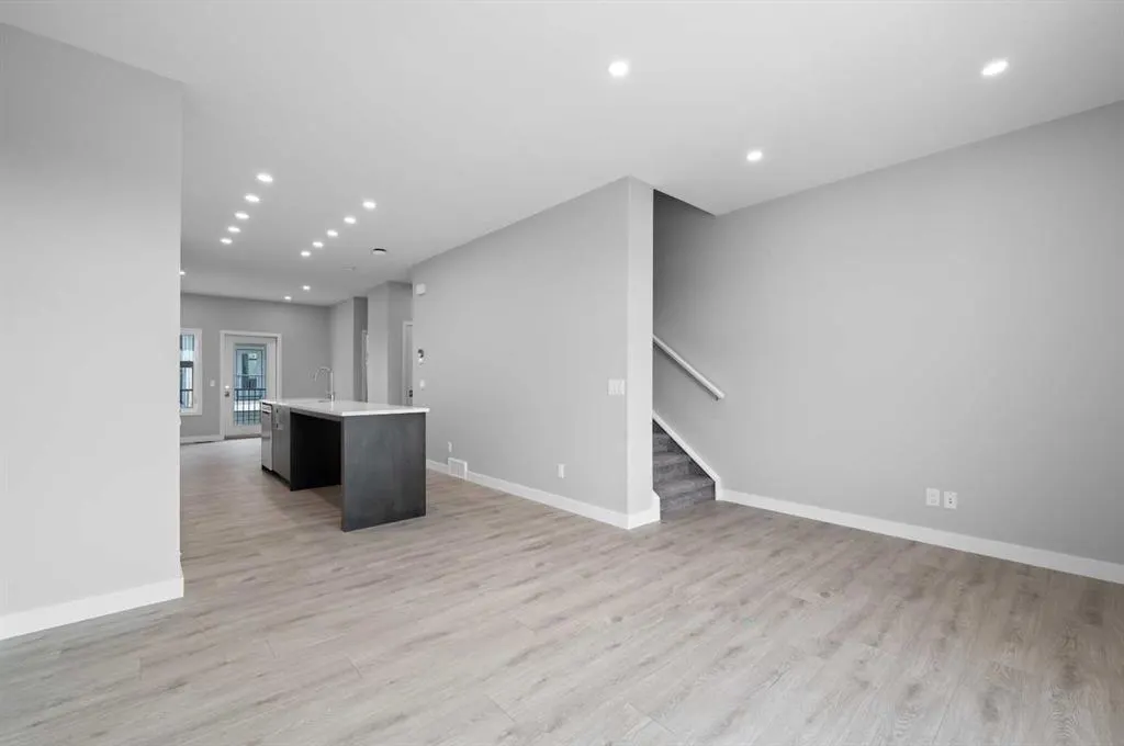607 Mahogany Road SE