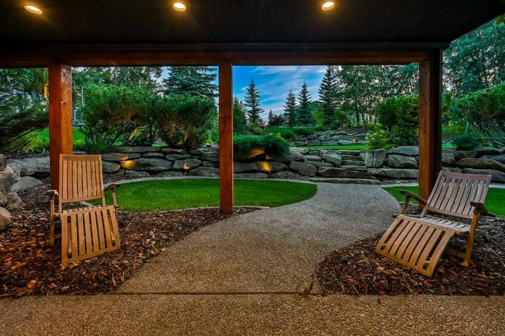 55 Bearspaw View