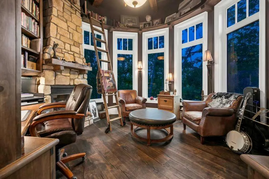55 Bearspaw View