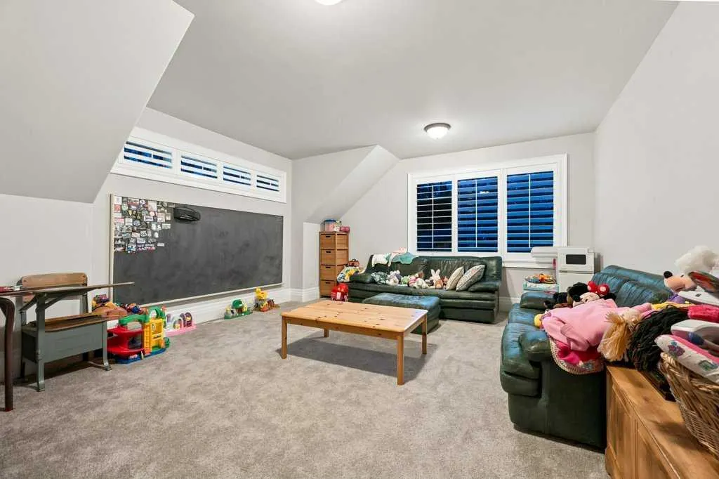 55 Bearspaw View