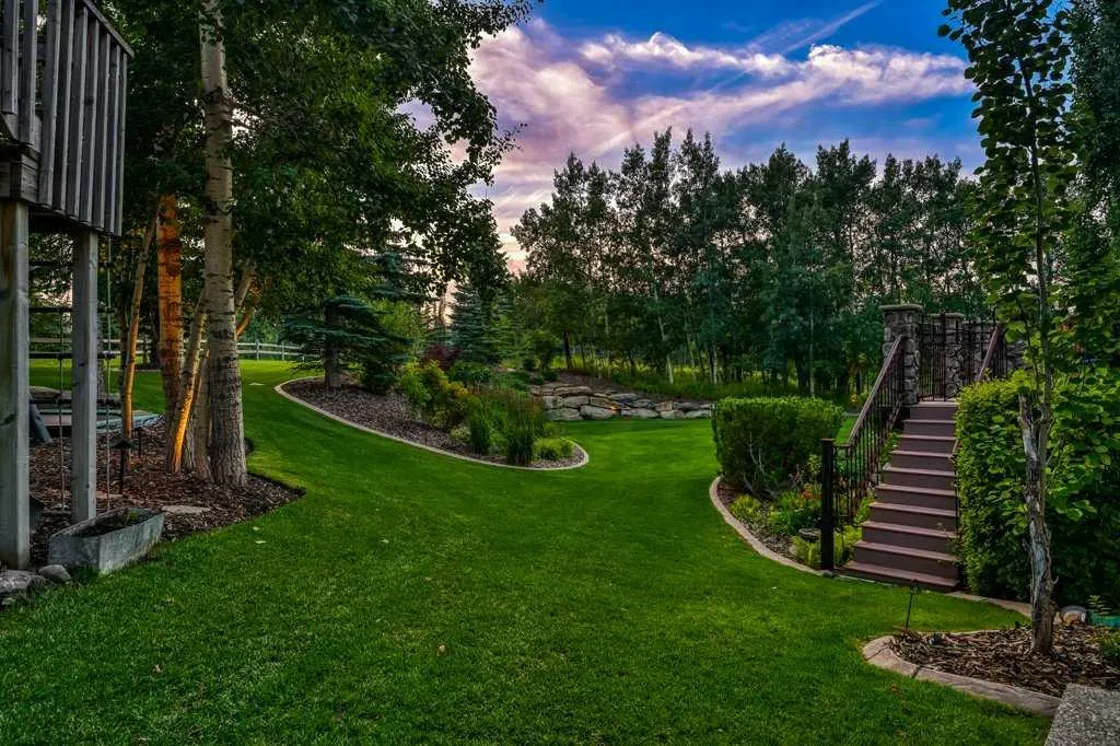 55 Bearspaw View