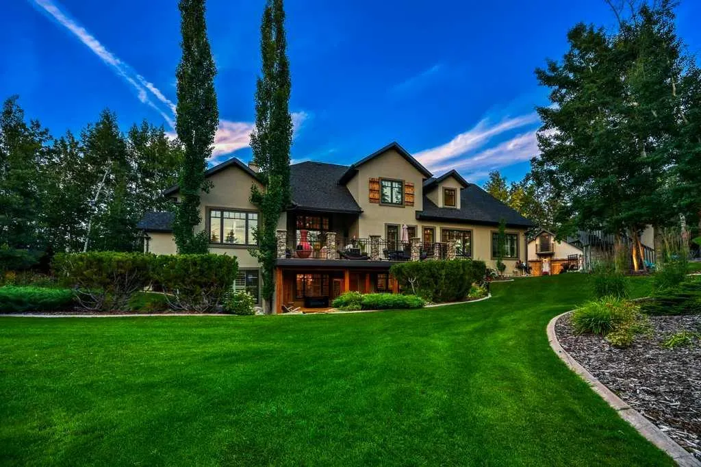 55 Bearspaw View