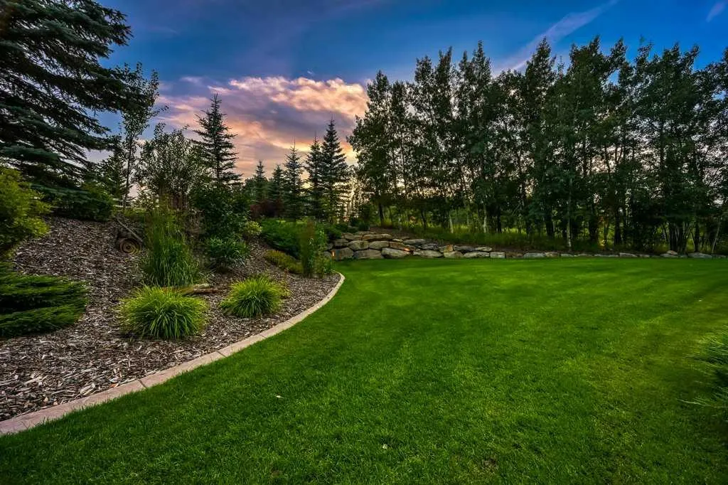 55 Bearspaw View