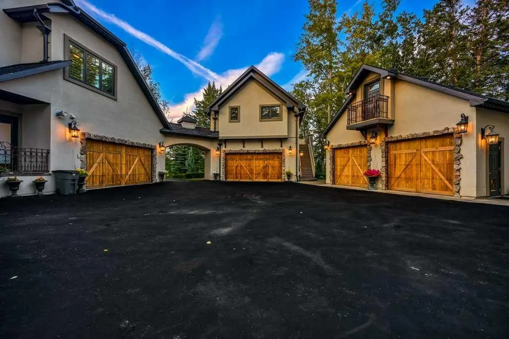 55 Bearspaw View