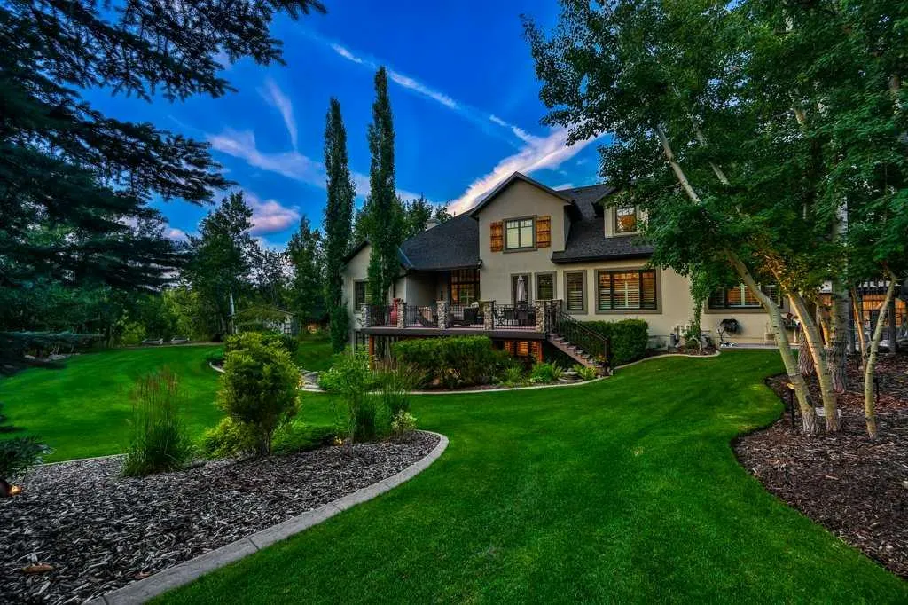 55 Bearspaw View
