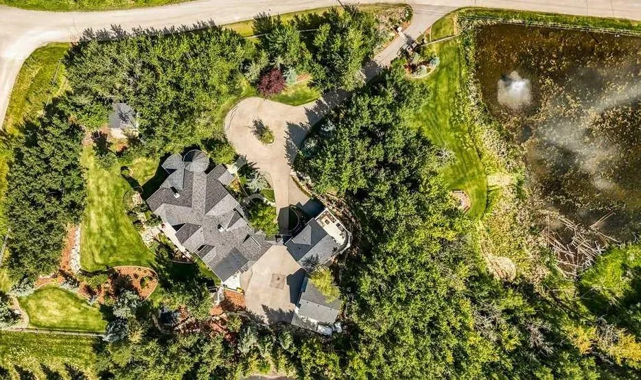 55 Bearspaw View