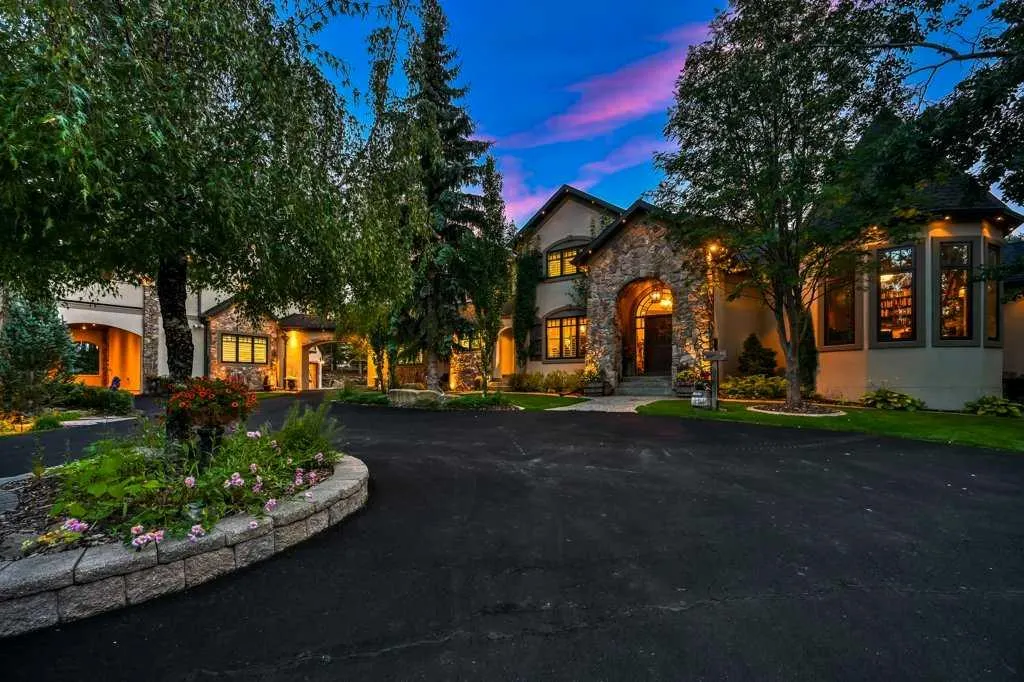55 Bearspaw View