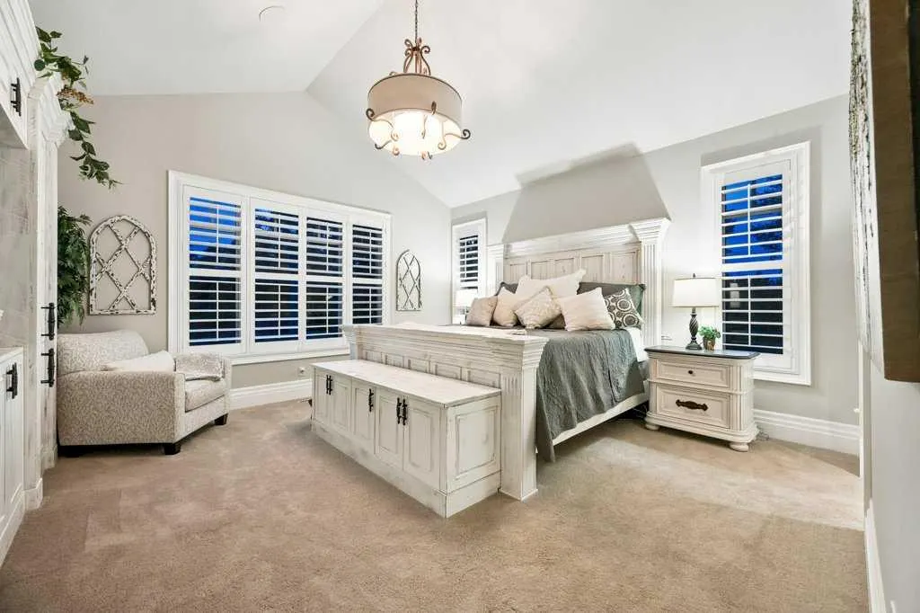 55 Bearspaw View