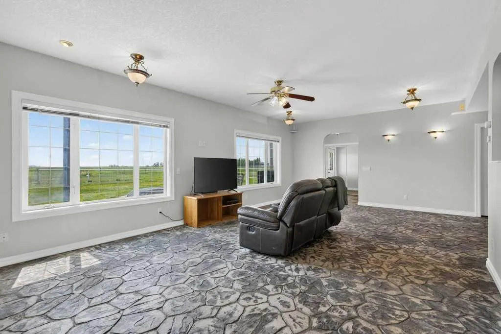 270127 Glenmore Trail
