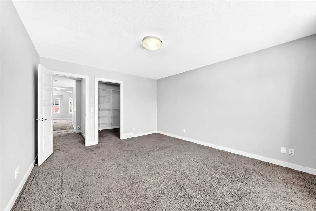 325 Evanspark Gardens NW