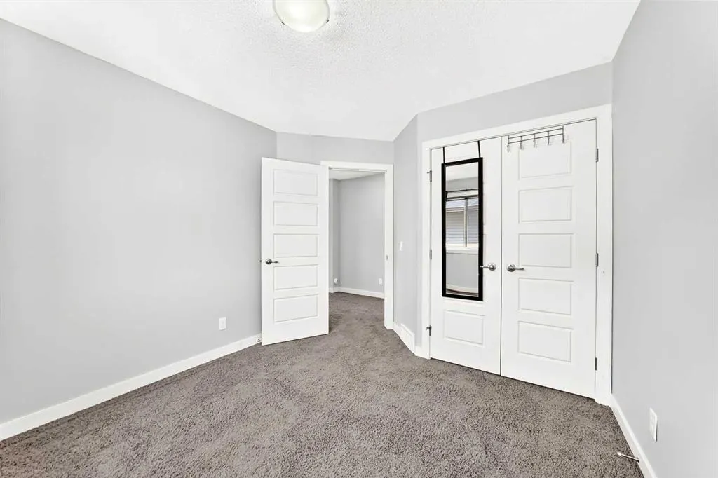 325 Evanspark Gardens NW