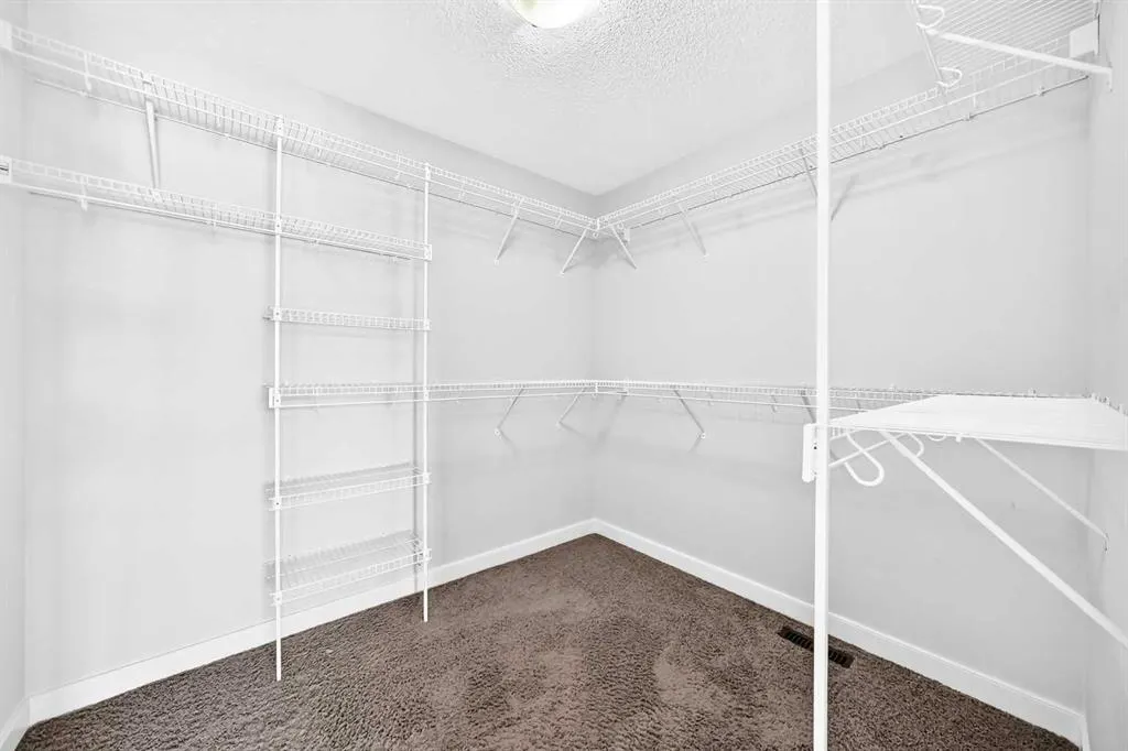 325 Evanspark Gardens NW