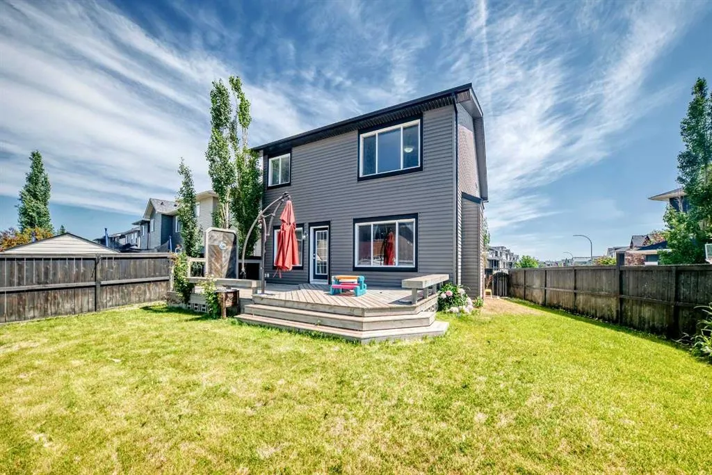 325 Evanspark Gardens NW