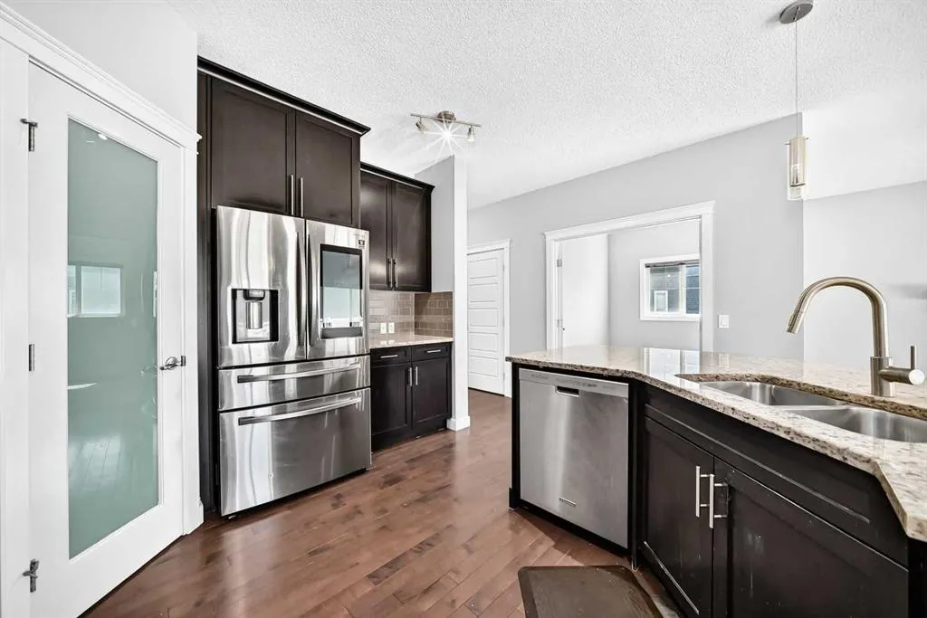 325 Evanspark Gardens NW