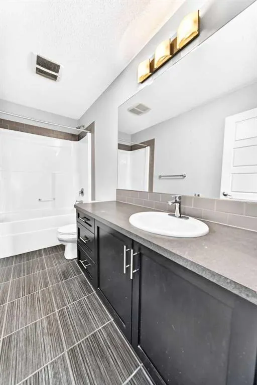 325 Evanspark Gardens NW