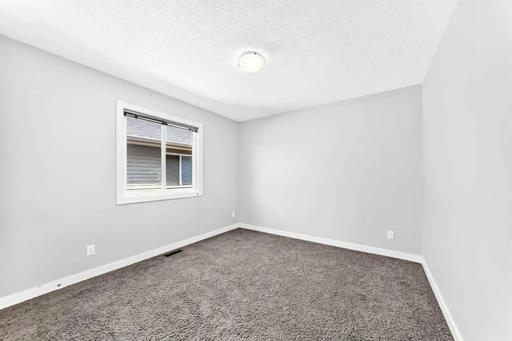 325 Evanspark Gardens NW