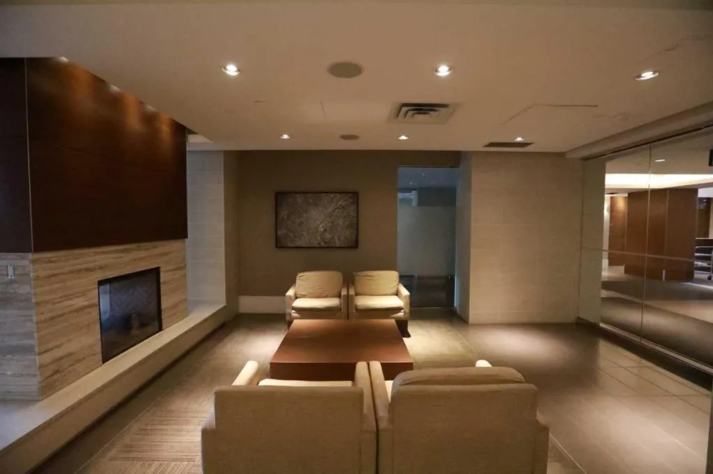 51 Waterfront Mews SW #304