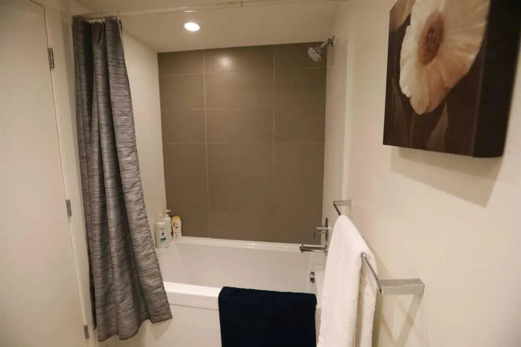 51 Waterfront Mews SW #304