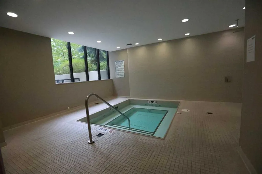 51 Waterfront Mews SW #304