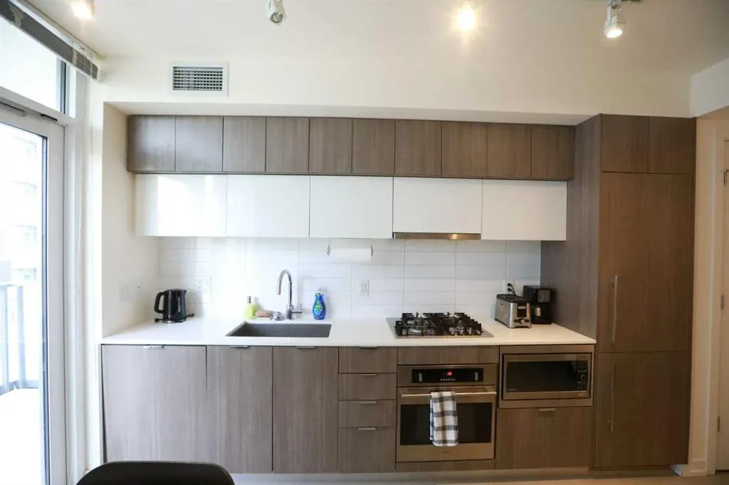 51 Waterfront Mews SW #304