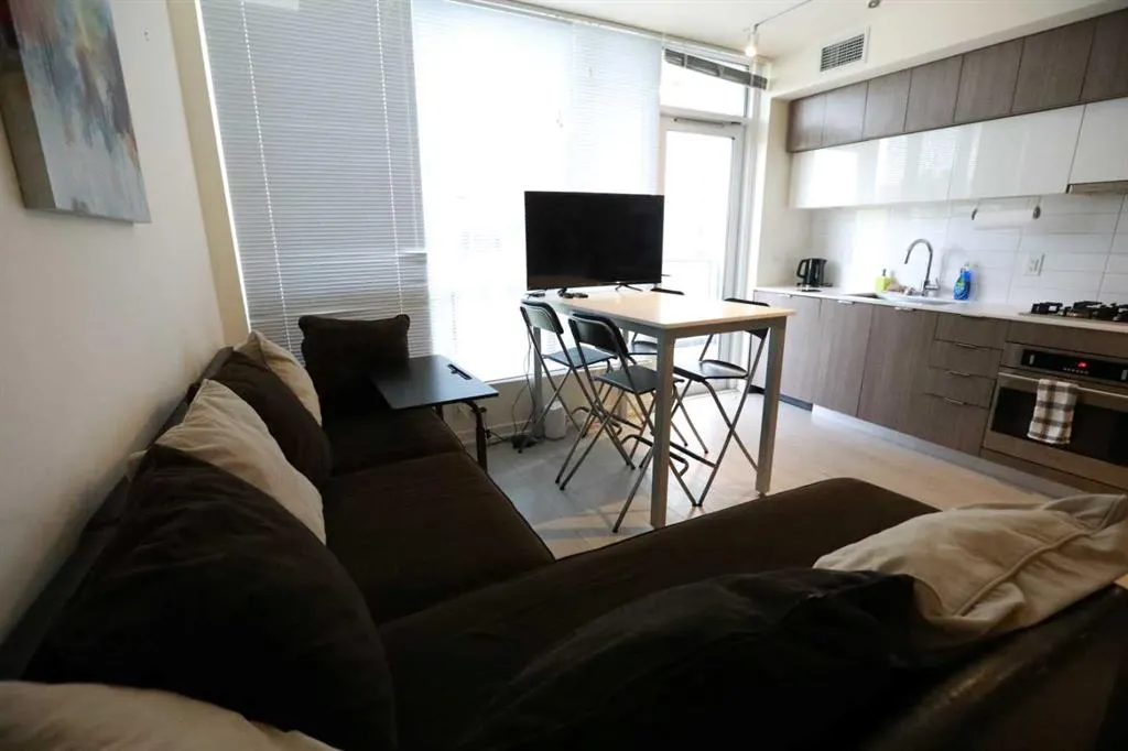 51 Waterfront Mews SW #304