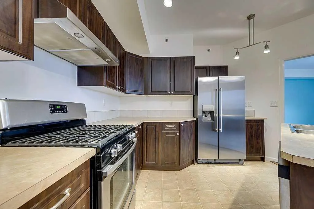 5040 53 Street #413