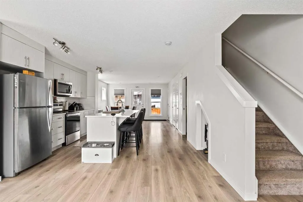 463 Cranbrook Square SE