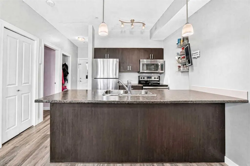 117 Copperpond Common SE #101