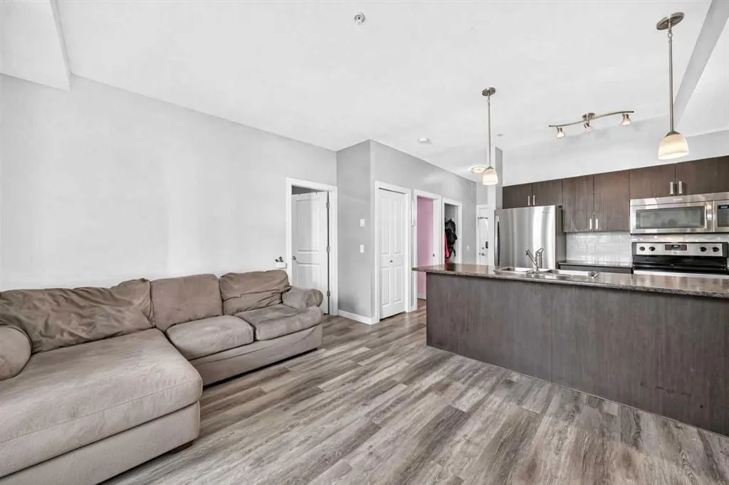 117 Copperpond Common SE #101