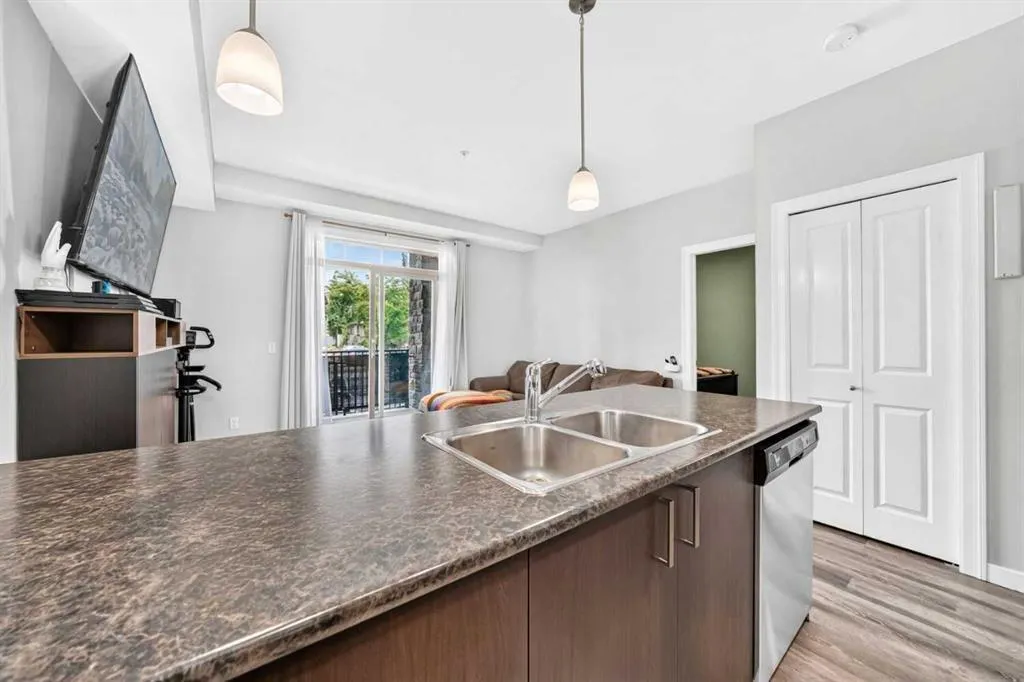 117 Copperpond Common SE #101