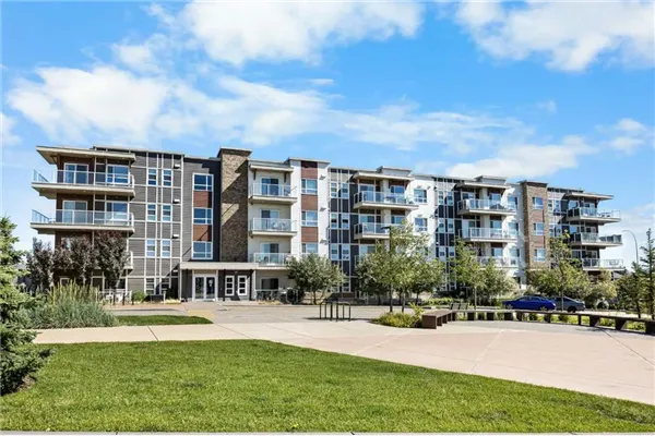 360 Harvest Hills Common NE