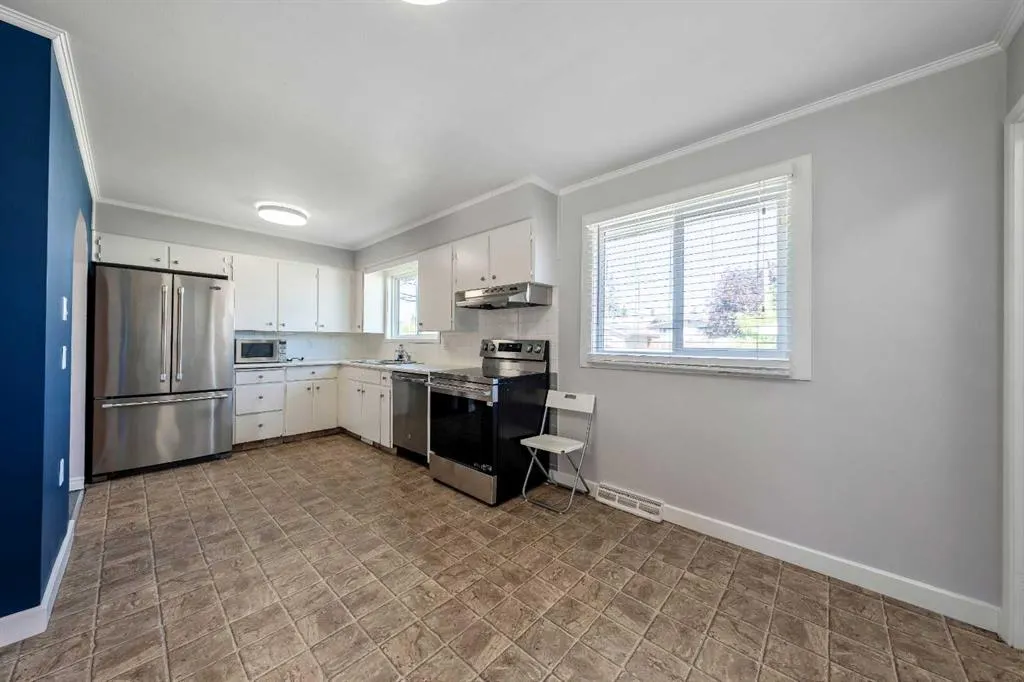 629 Agate Crescent SE
