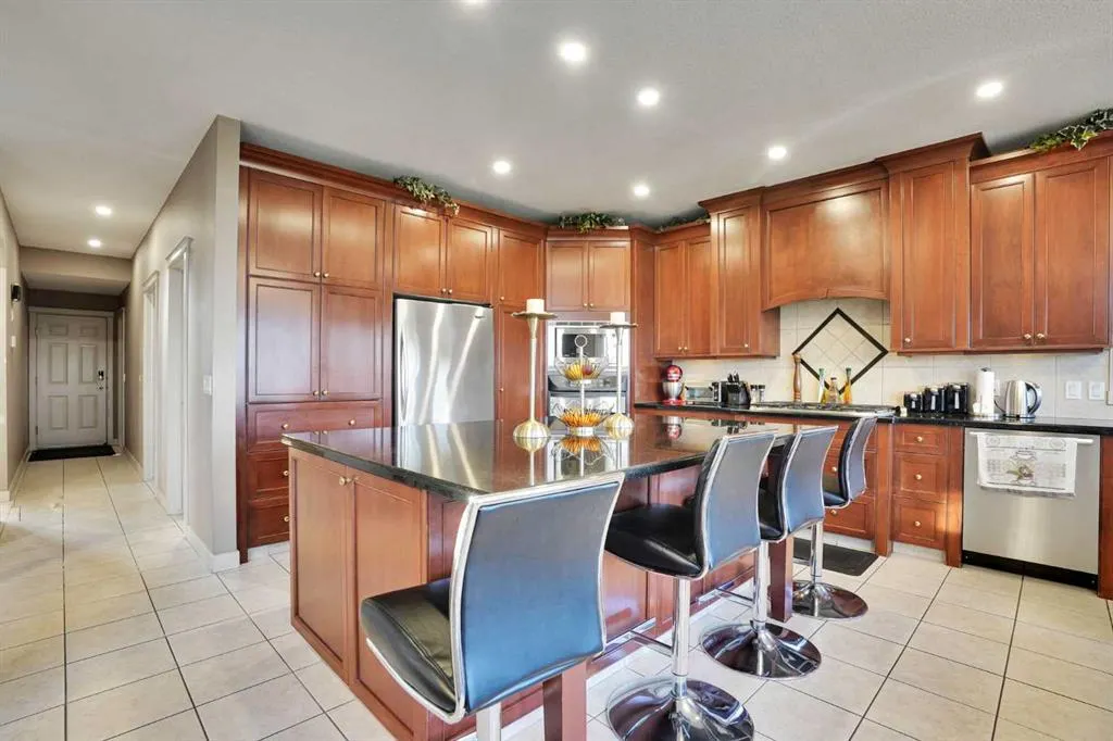 99 Arbour Vista Road NW