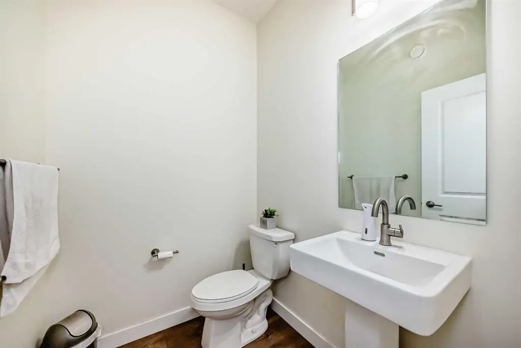 138 Silver Spruce Grove SW